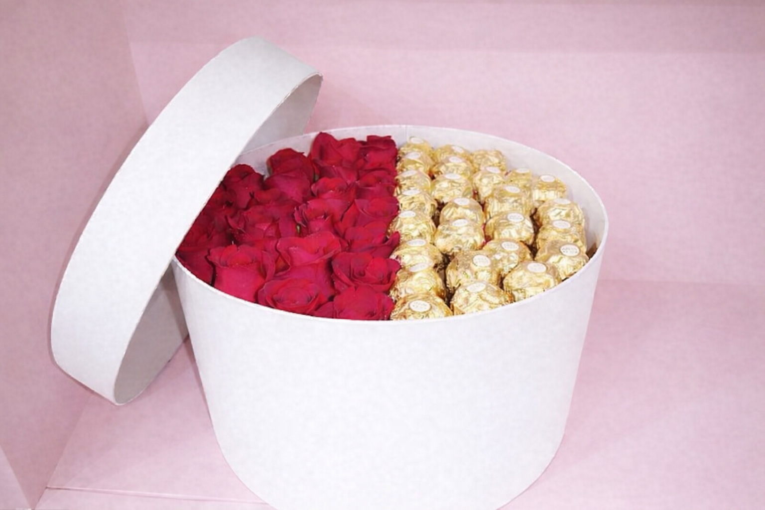 Caja 50 rosas con chocolates